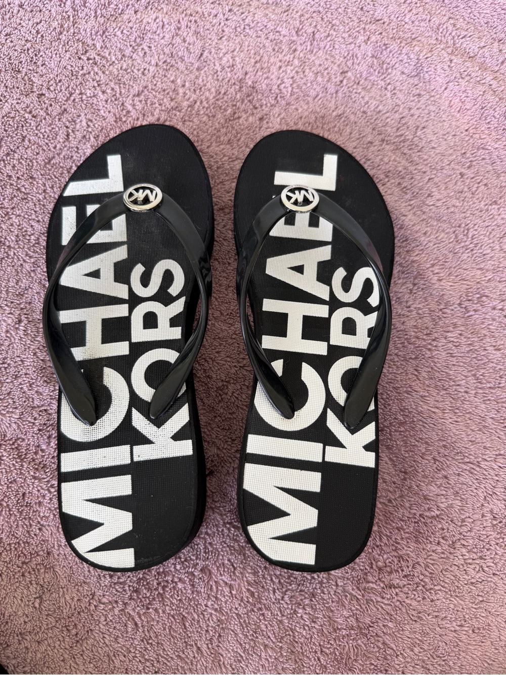 Michael Kors Black and White LogoFlip-Flops 6 size